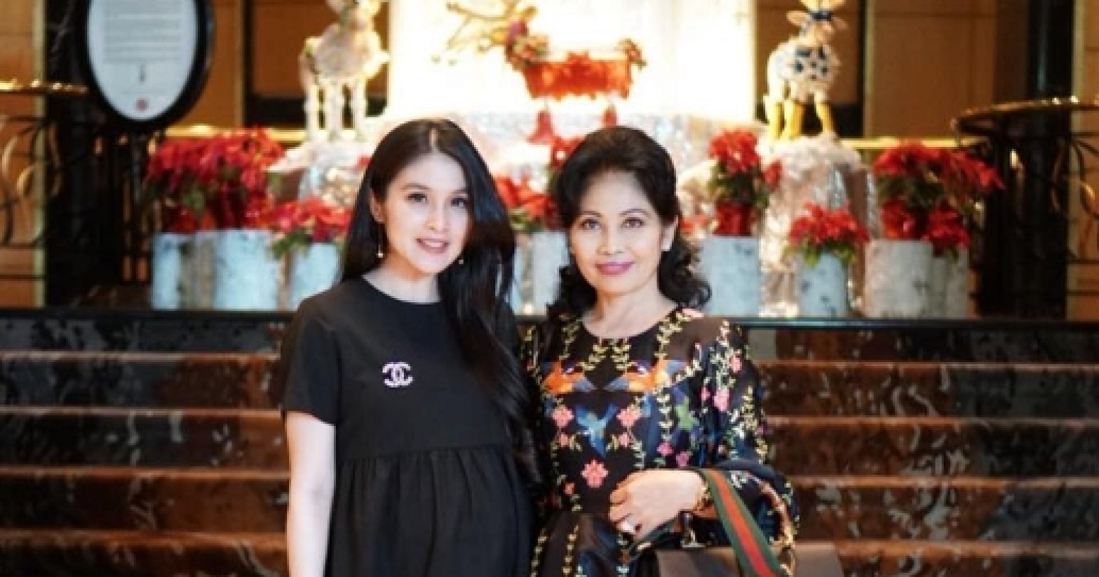 Kejanggalan di Instagram Ibu dan Adik Sandra Dewi Terkuak, Sudah Tak  Semewah Dulu