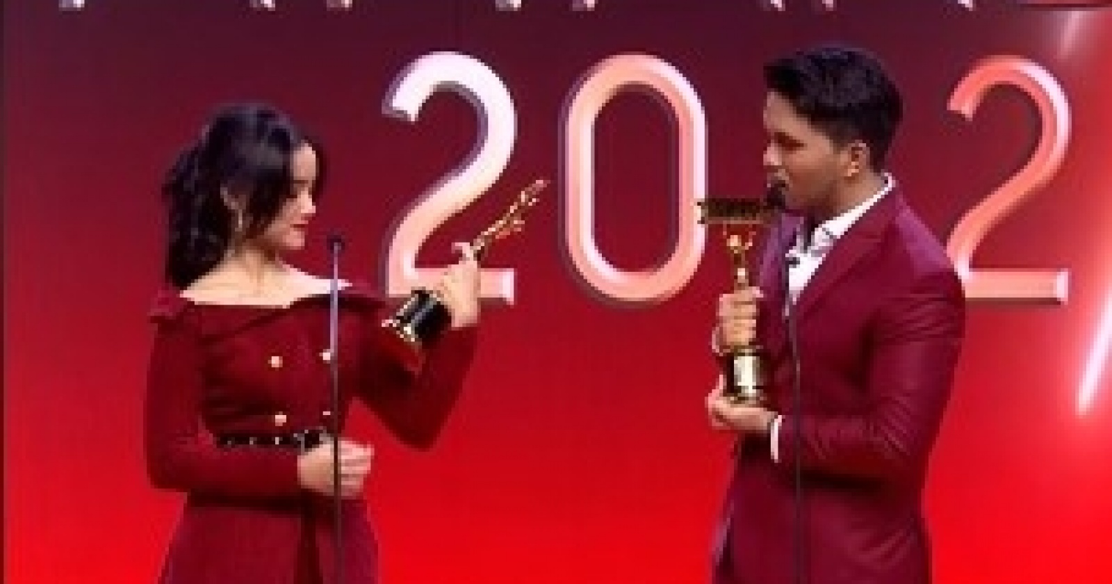 Sienna West haqida porno tomosha qiling