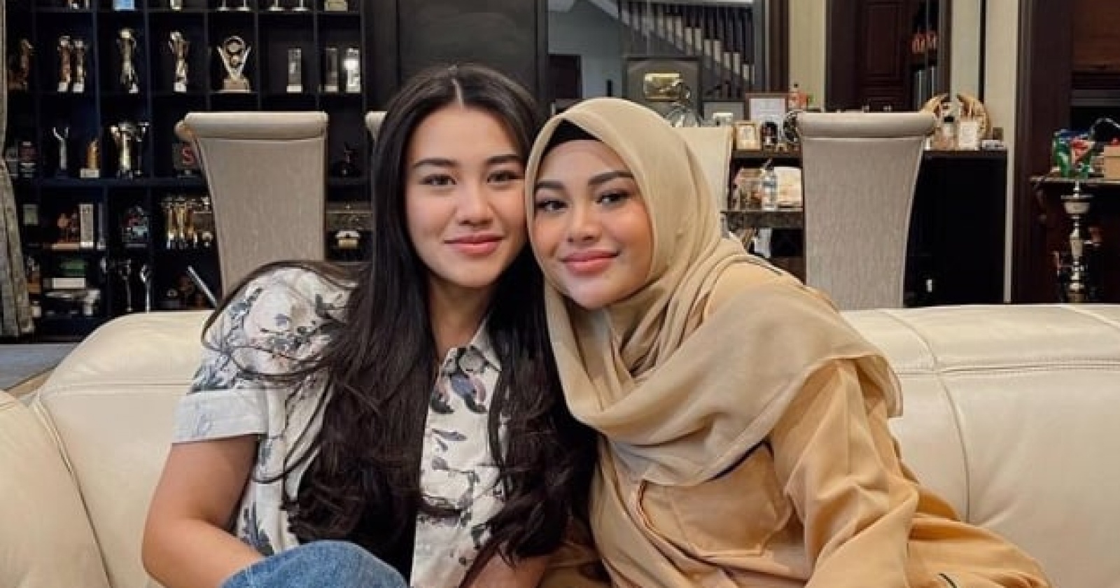 Rus hamomida xola va jiyan jinsiy aloqa qilish