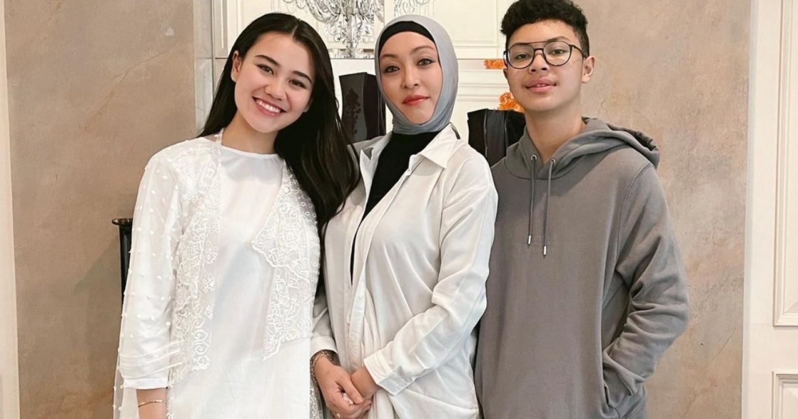 Ajak Angelina Sondakh Foto Bareng Keluarga, Adab Aaliyah Massaid Dipuji  Selangit