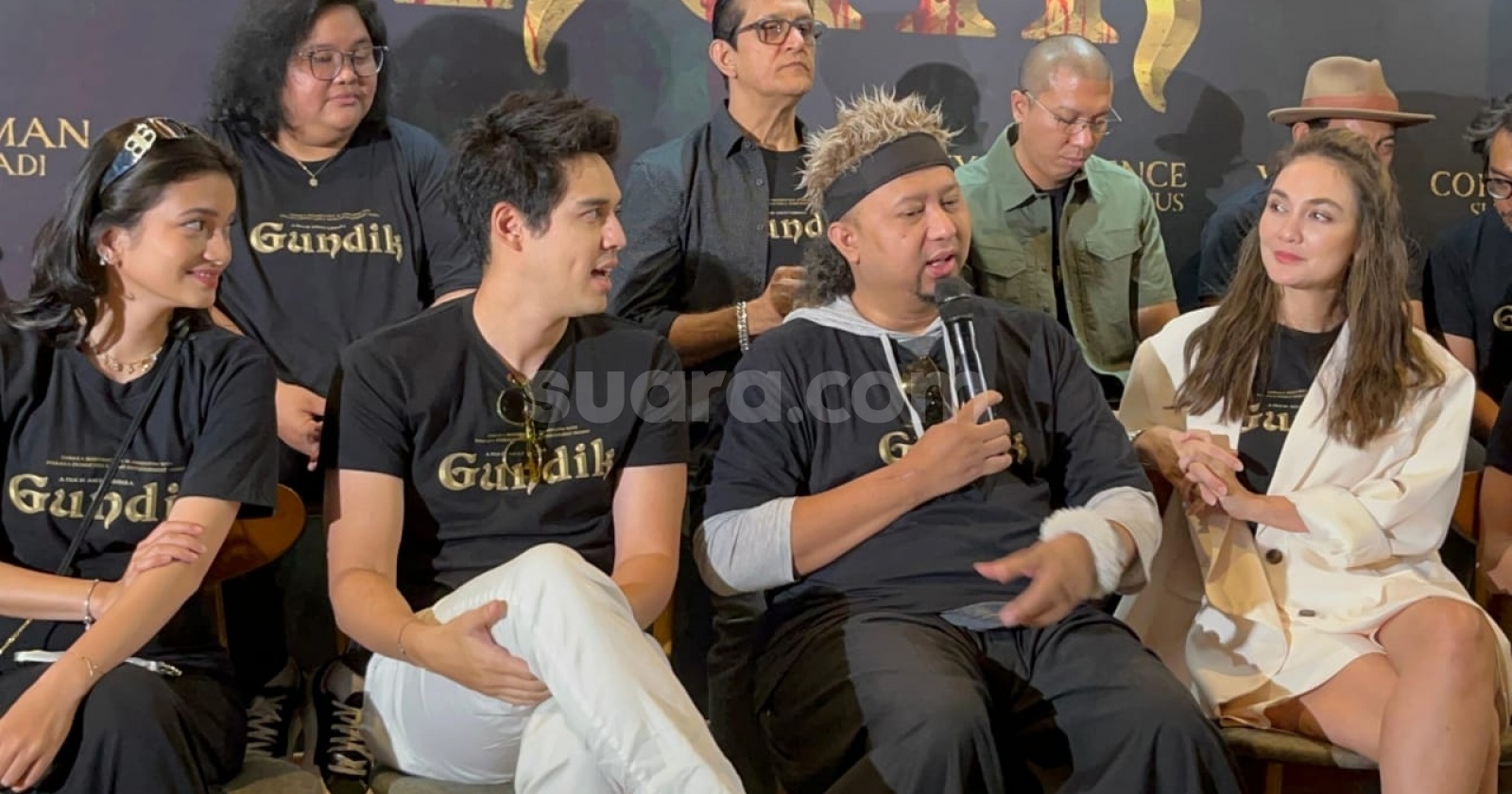 Porno 2 kishini oldirdi Juicy figura sikiladi