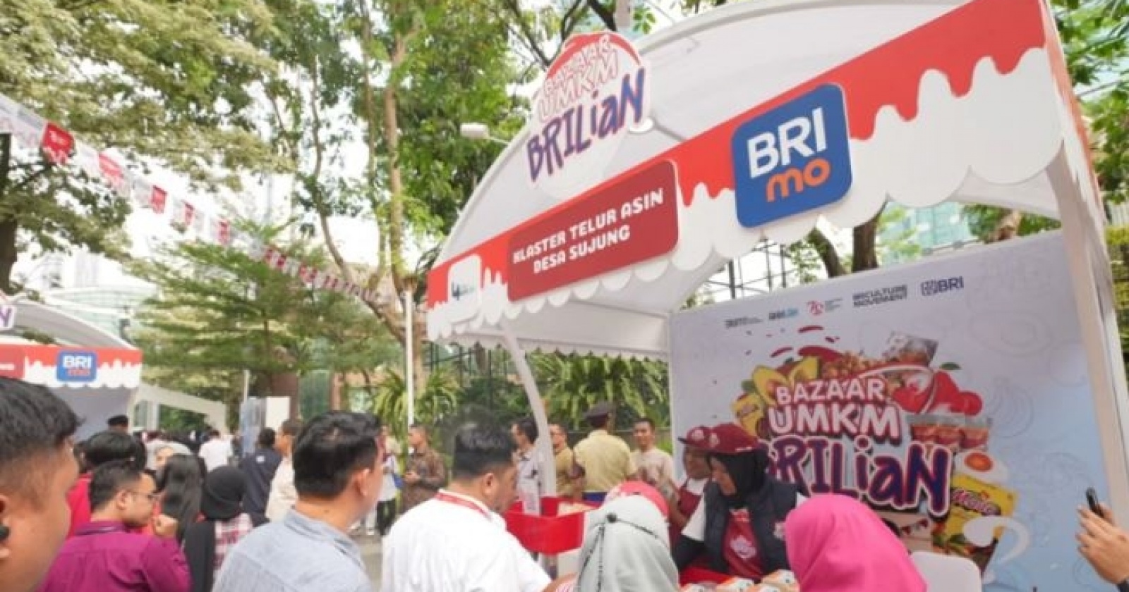 BRI Peduli Lingkungan dengan Reverse Vending Machine di BRILiaN Independence Week