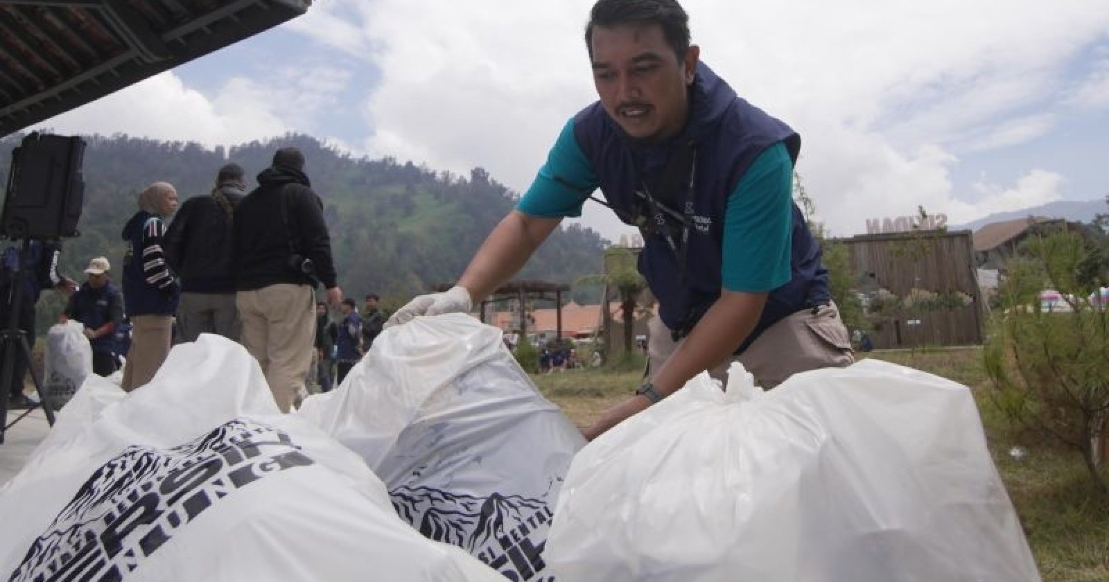 BRI dukung Kemenko PMK Gelar Aksi Bersih-bersih, Gunung Prau dan Dieng Kembali Bersinar!