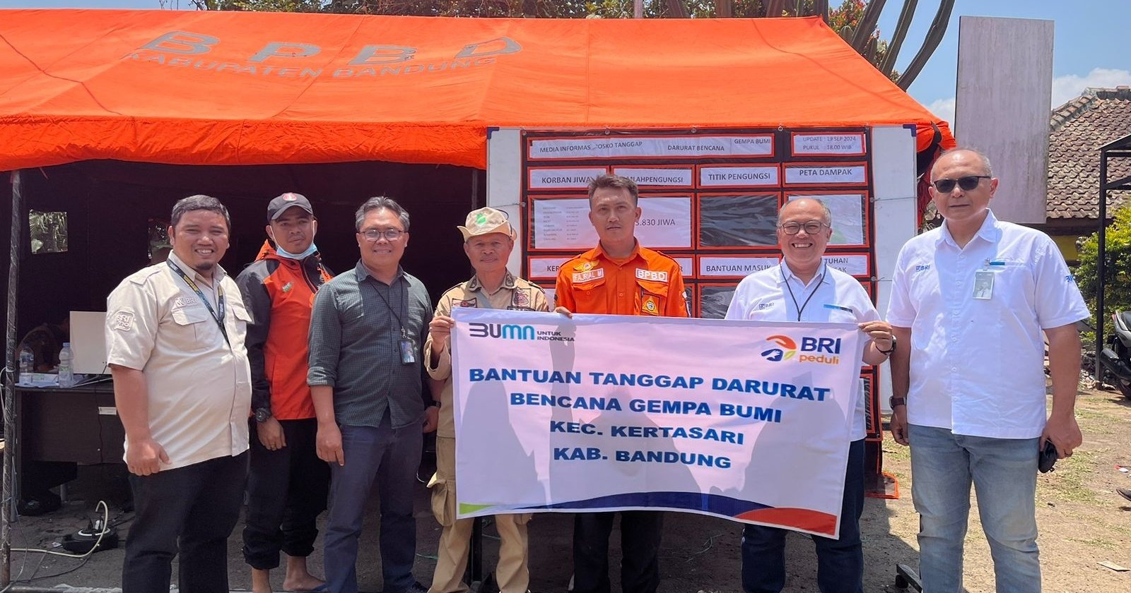 Karyawan BRI Turun Langsung Salurkan Bantuan untuk Korban Gempa Garut dan Bandung