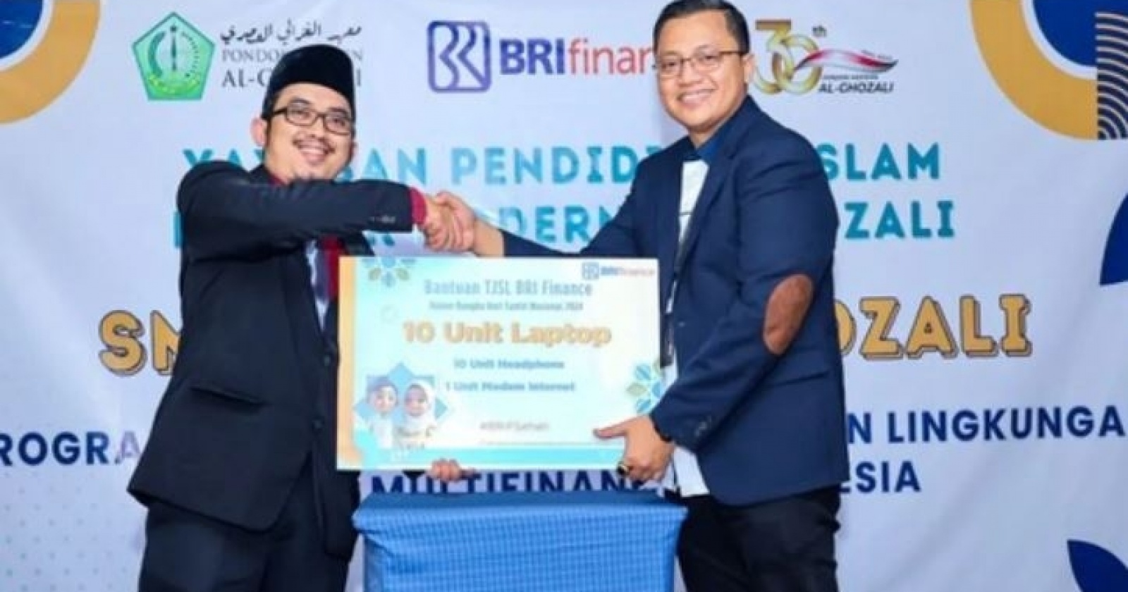 BRI Finance Rayakan Hari Santri dengan Berbagi Ilmu dan Teknologi