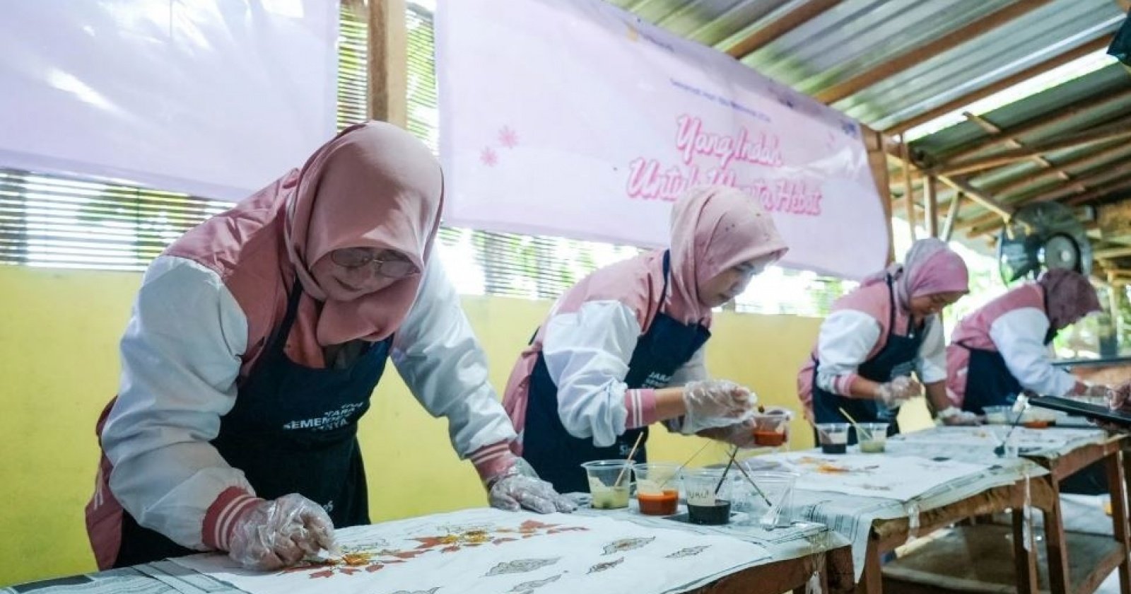 BRI Beri Modal Usaha dan Pelatihan untuk 180 Ibu Pengrajin Batik di Hari Ibu