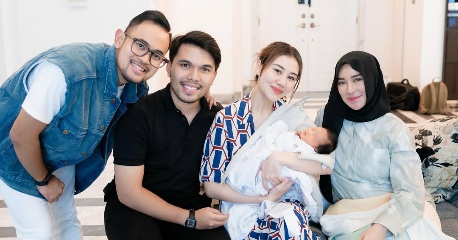 Porno tomosha qilayotgan bobo va yigit