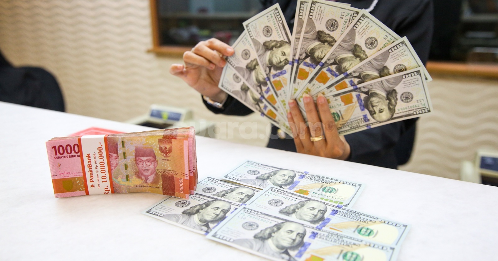 Rupiah Dibuka Stagnan Pada Awal Pekan Ini