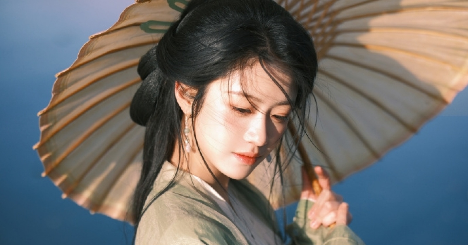 Qirgiziston qizlari bilan jinsiy aloqa Qiz yigitning qolini siltab tashladi, yigit esa uch marta keldi.