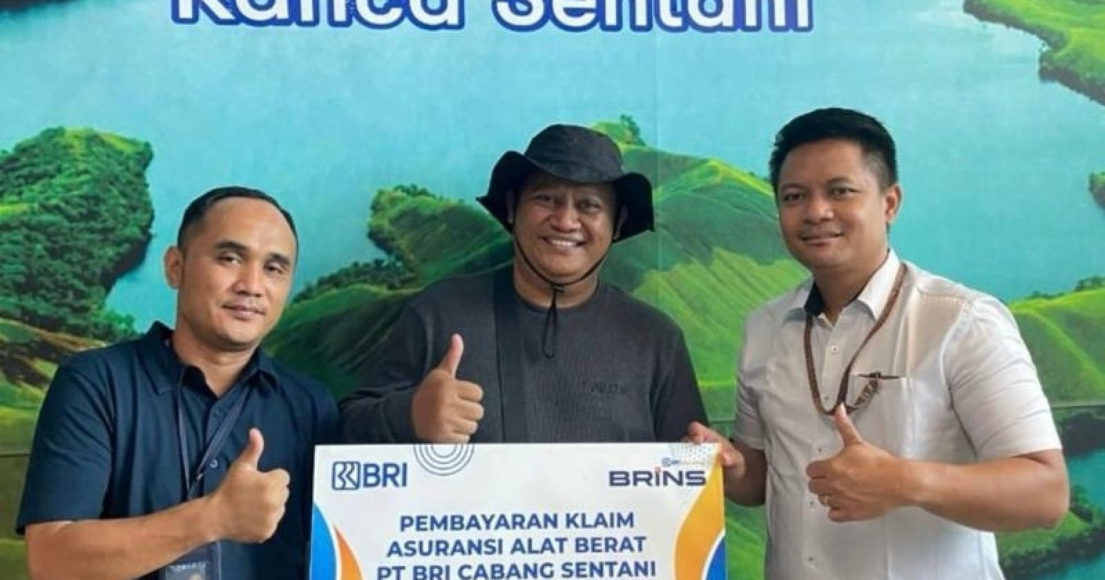 Alat Berat Terbakar, Nasabah di Papua Terima Klaim Rp1,32 Miliar dari BRI Insurance