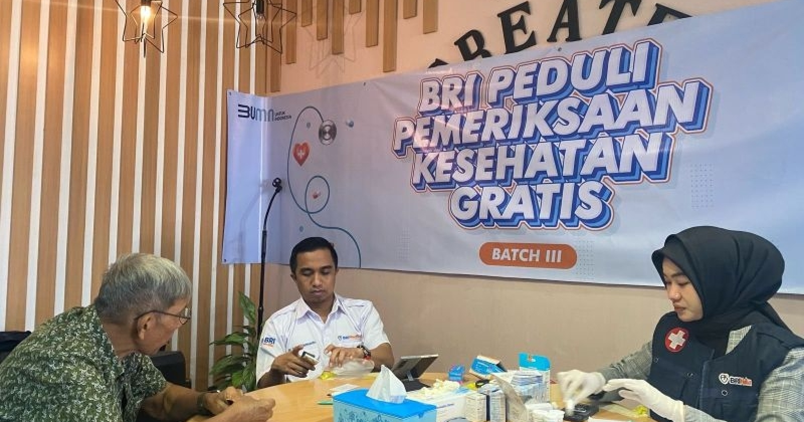 BRI Peduli Gelar Layanan Kesehatan Gratis untuk Pensiunan dan Warga Makassar