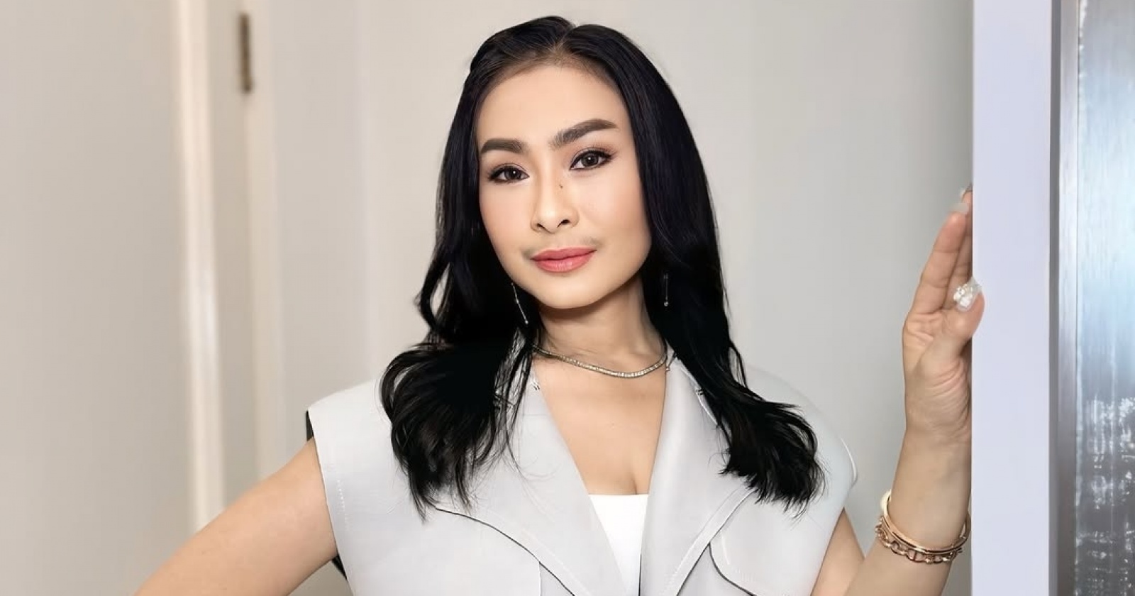 BDSM anal oyinchoqlari Katta yalangoch kokrakli qizlar