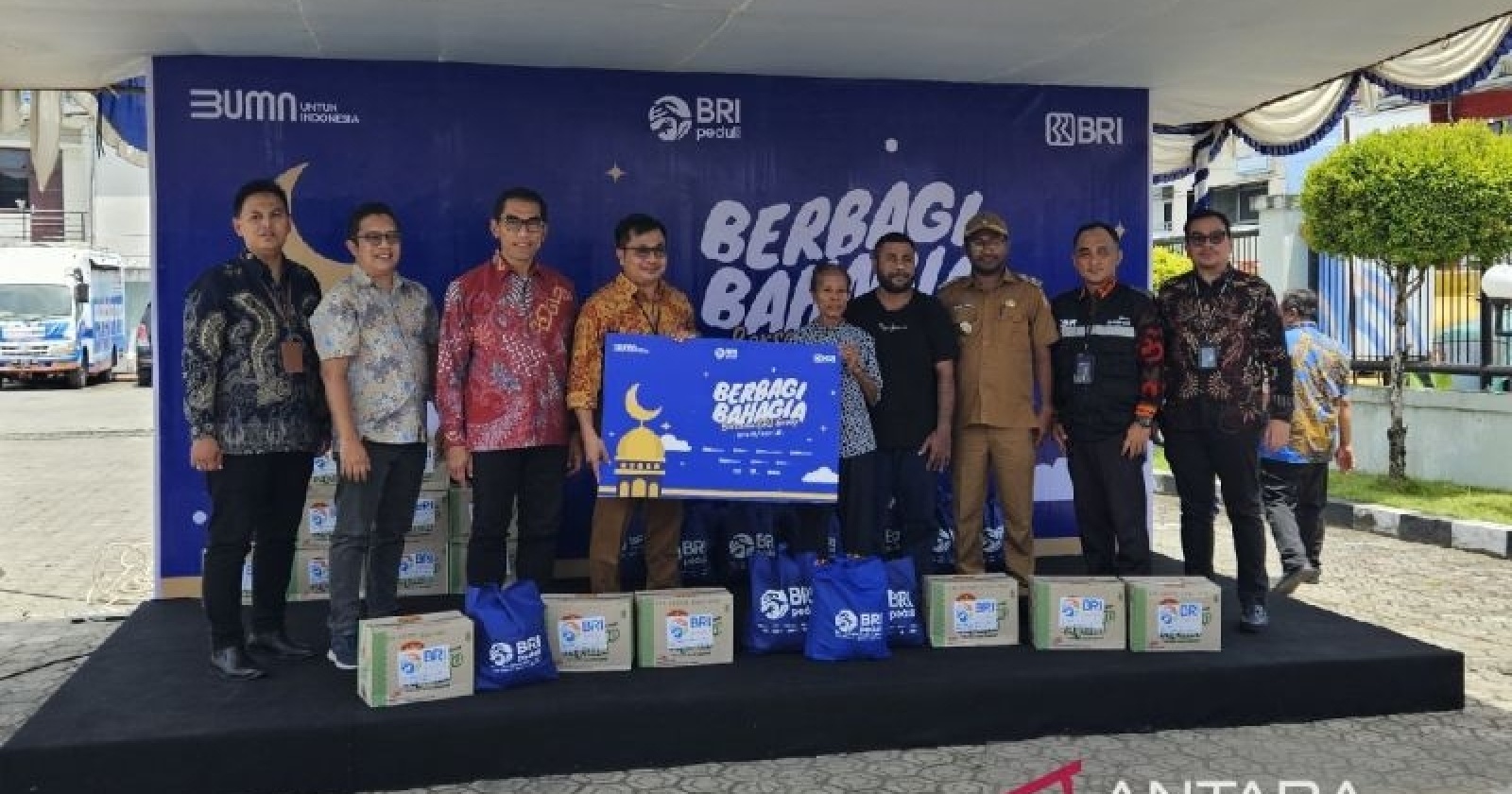 BRI Peduli Salurkan Ribuan Paket Sembako & Bantuan Tunai untuk Masyarakat Papua