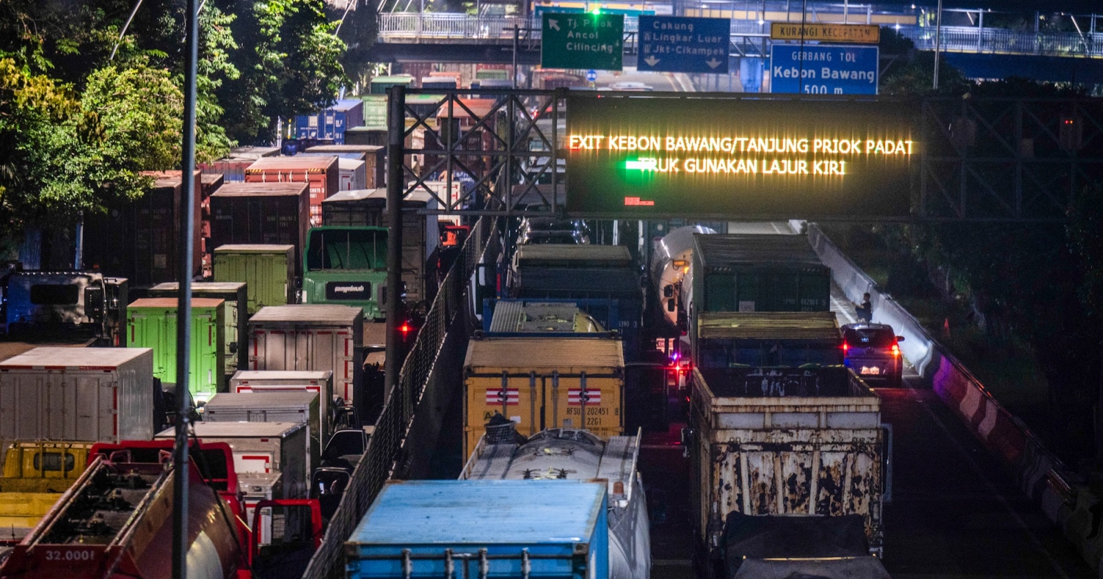 Sistem Logistik Bermasalah Disebut jadi Biang Kerok Macet 'Horor' Ribuan  Truk di Tanjung Priok