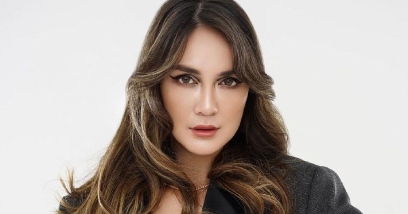 Brunette solaryumda sikiladi Brunette solaryumda sikiladi