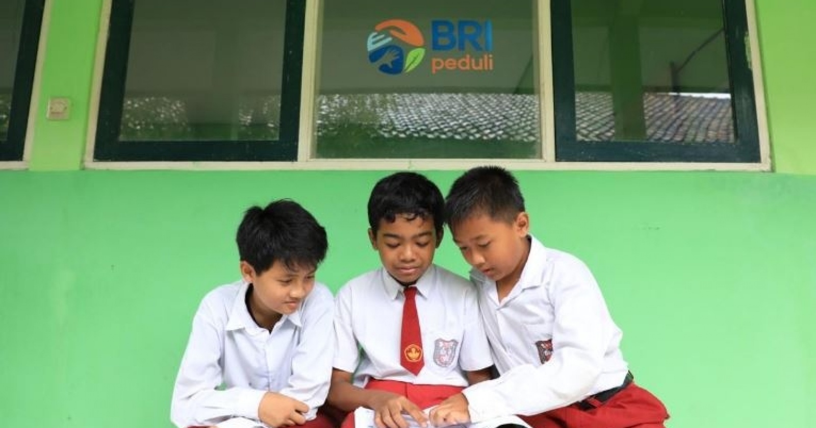"BRI Peduli Ini Sekolahku": Sentuhan Kasih yang Mengubah Wajah Pendidikan di Pelosok Negeri