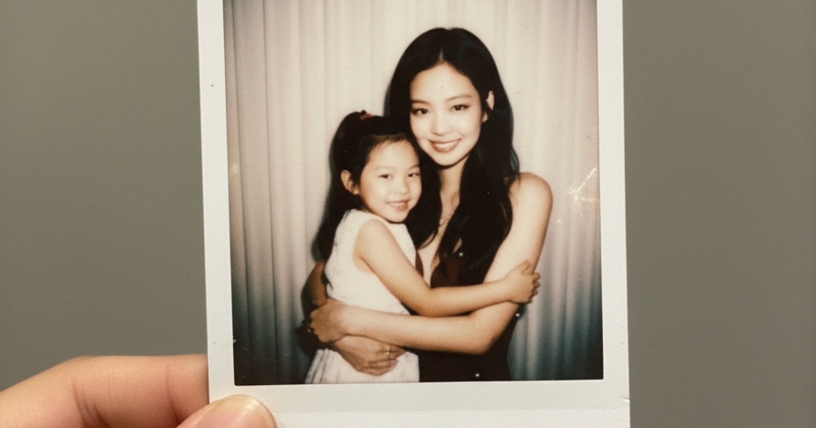 Foto masa kecil dan sekarang dengan AI