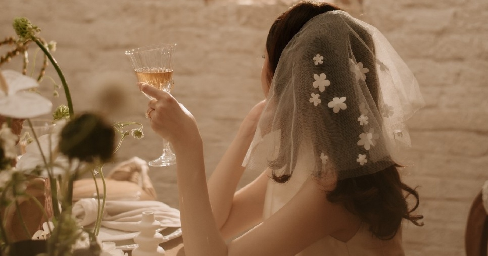 Petal Dreamscapes: Tren Floral “Tidak Masuk Akal” yang Justru Menenangkan Pikiran