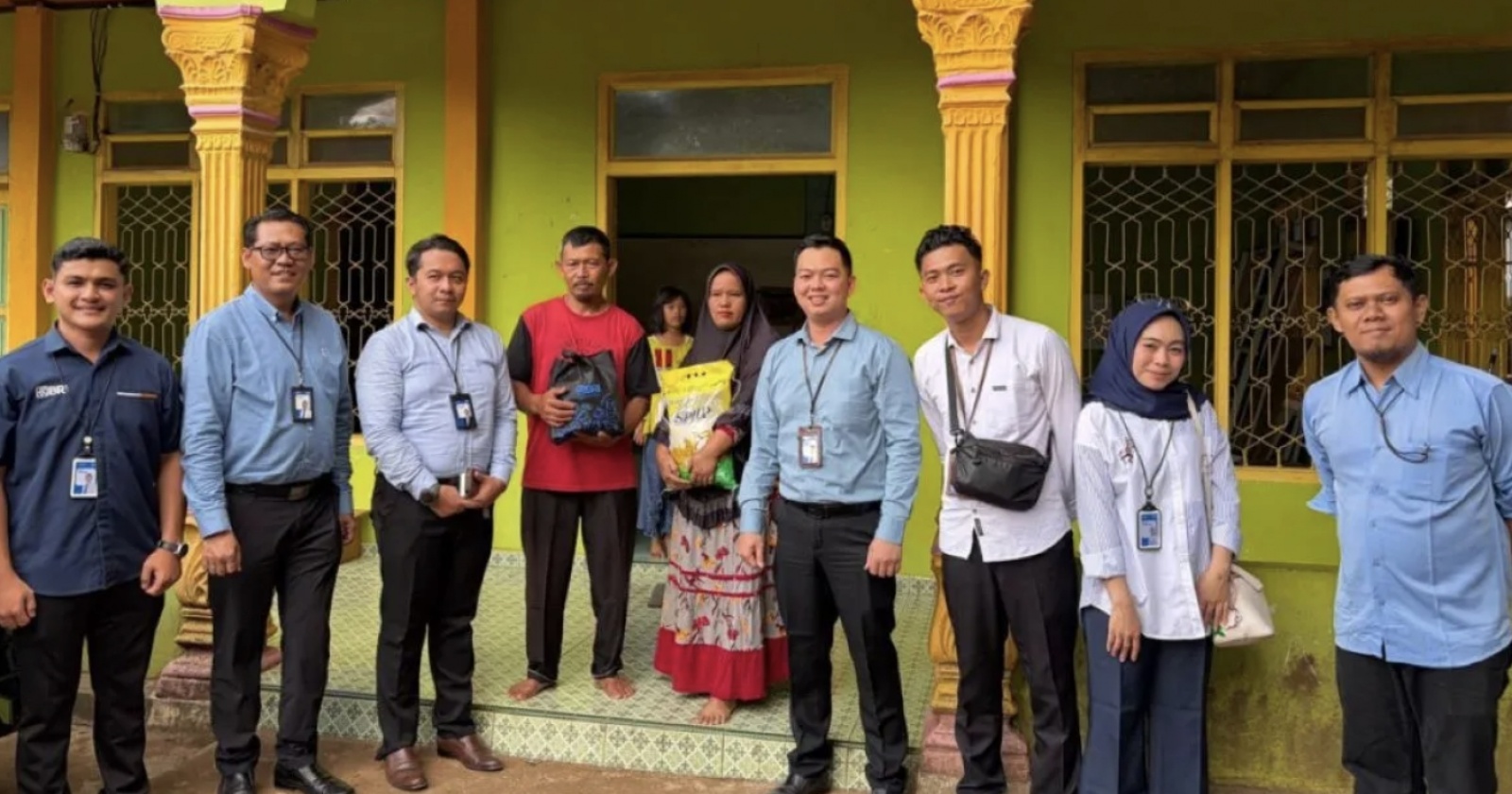 BRI Salurkan Bantuan Sembako bagi Korban Banjir Lebong Secara Langsung