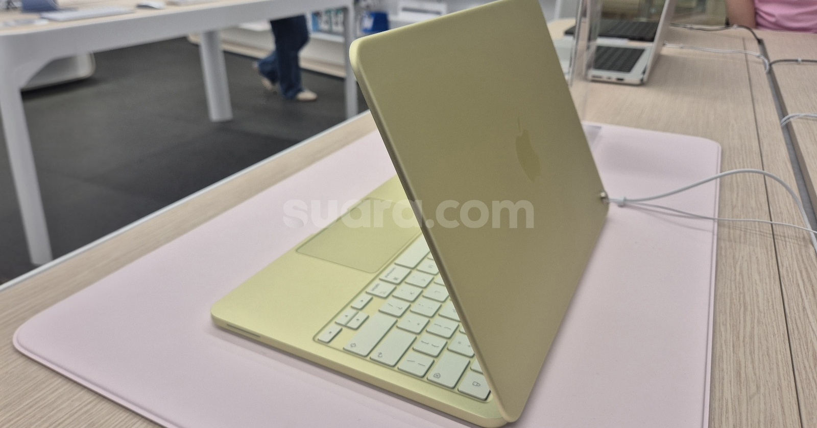 sarjana138 Terpopuler: Laptop Alternatif Macbook Neo, Samsung Kembangkan HP Layar Gulung Futuristik