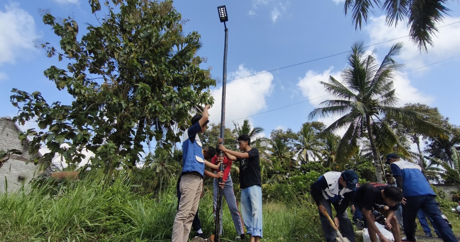 Mahasiswa UGM Terangi Jalan Gelap Banyuwangi, Hadirkan Energi Bersih dan Ekonomi Sirkular