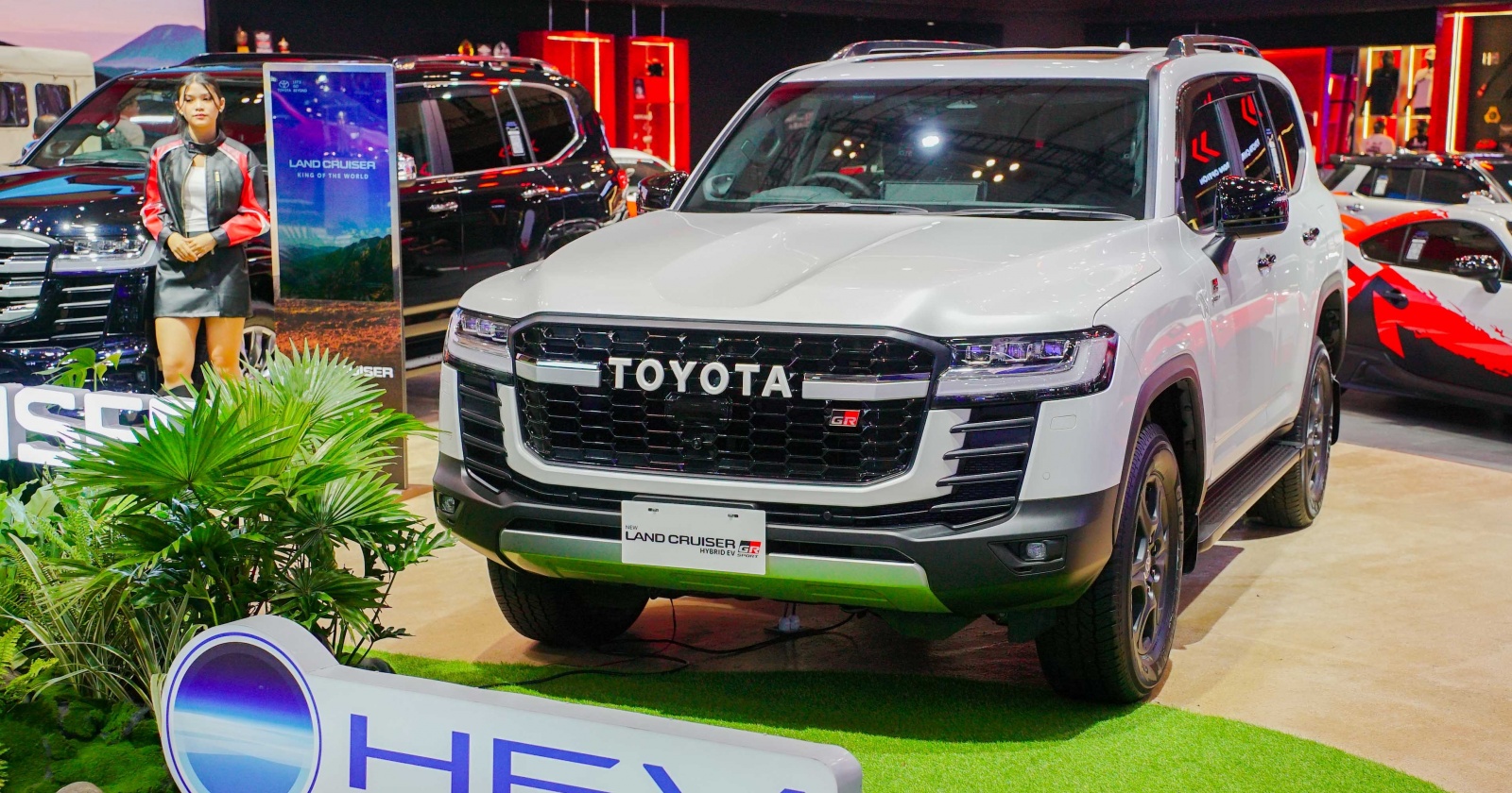 Toyota Pamerkan Land Cruiser Hybrid dan GAZOO Racing Terbaru di GIIAS 2026