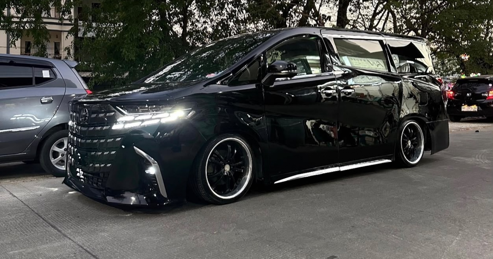 Disulap 'Penyihir' Makassar, Toyota Alphard 2012 Ini Bisa 'Time Travel' ke Tahun 2026
