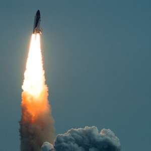 Langka! Detik-detik Peluncuran Roket Antariksa Terekam dari Jendela Pesawat