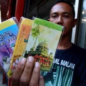 Tradisi Bagi-Bagi Amplop: Edukasi Finansial atau Pintu Masuk Budaya Boros?