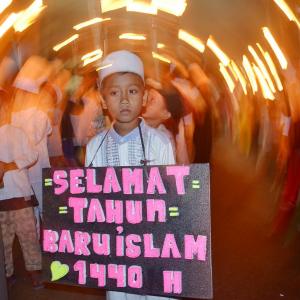 Kemeriahan Pawai Obor Sambut Tahun Baru Islam 1440 H