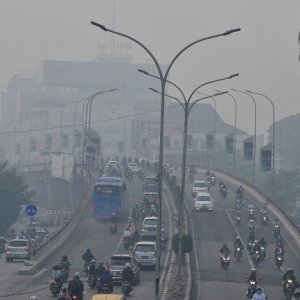 Asap Karhutla Ganggu Jarak Pandang, BNPB Coba Cara Baru Pakai Dry Ice