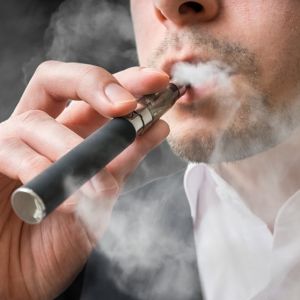 Muhammadiyah Dorong Rokok dan Vape Diberi Label Non-Halal