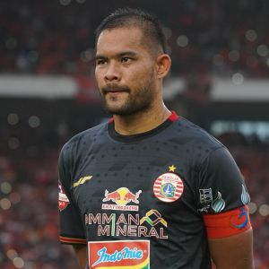 Bambang Pamungkas Kritik Suporter Jangan Sampai Merugikan<script async src=