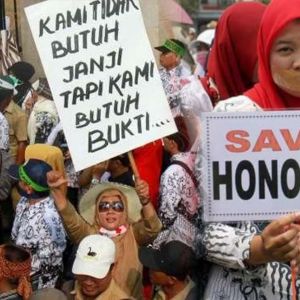 Gaji Ratusan Ribu, Tanggung Jawab Selangit: Ironi Guru Honorer sang "Iron Man" Pendidikan