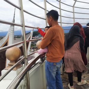 Kunjungan ke Sumbar Naik 12 Persen saat Lebaran 2026, Kenyamanan Wisatawan Disorot