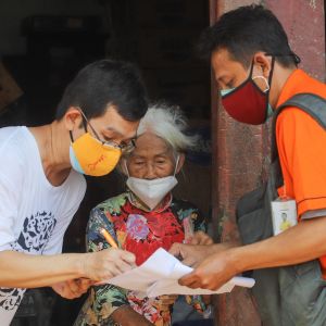 Mensos Risma Diminta Fokus Benahi Sistem Ketimbang Marah Marah Di Sana Sini<script async src=