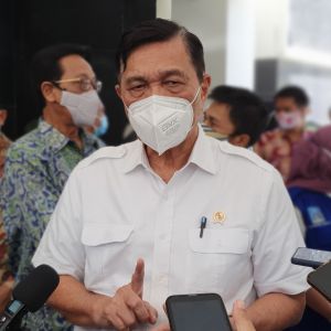 Luhut Soroti Masih Dangkalnya Pendalaman Pasar Keuangan<script async src=