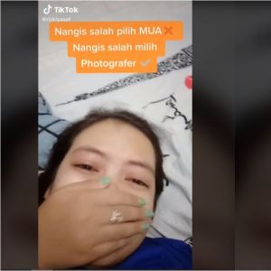 Tak Terima Disuruh Minggir Viral Pemotor Arogan Ludahi Relawan Ambulans<script async src=