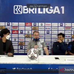 Persib Bandung Tanpa Marc Klok Di Big Match Lawan Bhayangkara Fc<script async src=