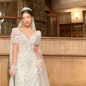 Joy Red Velvet pakai gaun pengantin di The One and Only (Instagram/@jtbcdrama)