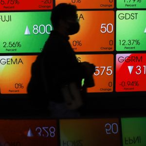 IHSG Bergerkan Melemah di Level 6.300 Pagi Ini, Saham GIAA Melesat