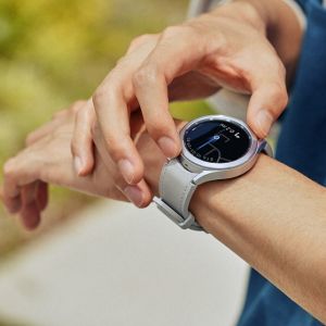 Samsung Galaxy Watch 4 dan Watch 4 Classic Dirilis di Indonesia, Harga  Mulai Rp 3 Juta