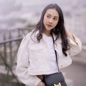 Potret Cantik Anya Geraldine di Paris. (Instagram/anyageraldine)