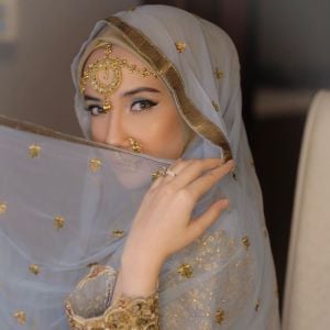 Pesona Seleb Berhijab Pakai Busana India (instagram/@zaskiasungkar15)