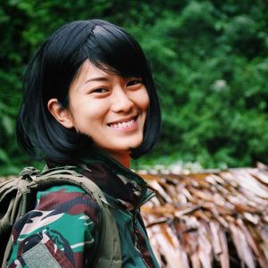 Gaya Artis Indonesia Pakai Seragam Tentara(Instagram/@prisia)