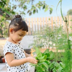Potret Anak Young Lex Berkebun. (Instagram/@eriskanakesya)