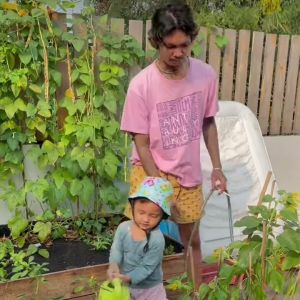 Potret Anak Young Lex Berkebun. (Instagram/@eriskanakesya)