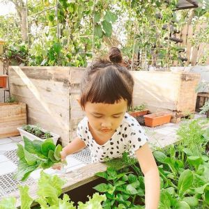 Potret Anak Young Lex Berkebun. (Instagram/@eriskanakesya)