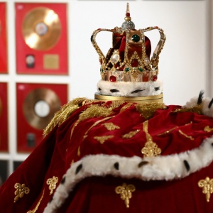 Ribuan Barang dan Koleksi Milik Freddie Mercury akan Dilelang