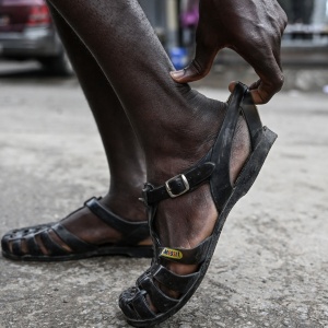 Ini Dia 'Leke', Sandal Yang Menjadi Identitas Budaya di Pantai Gading